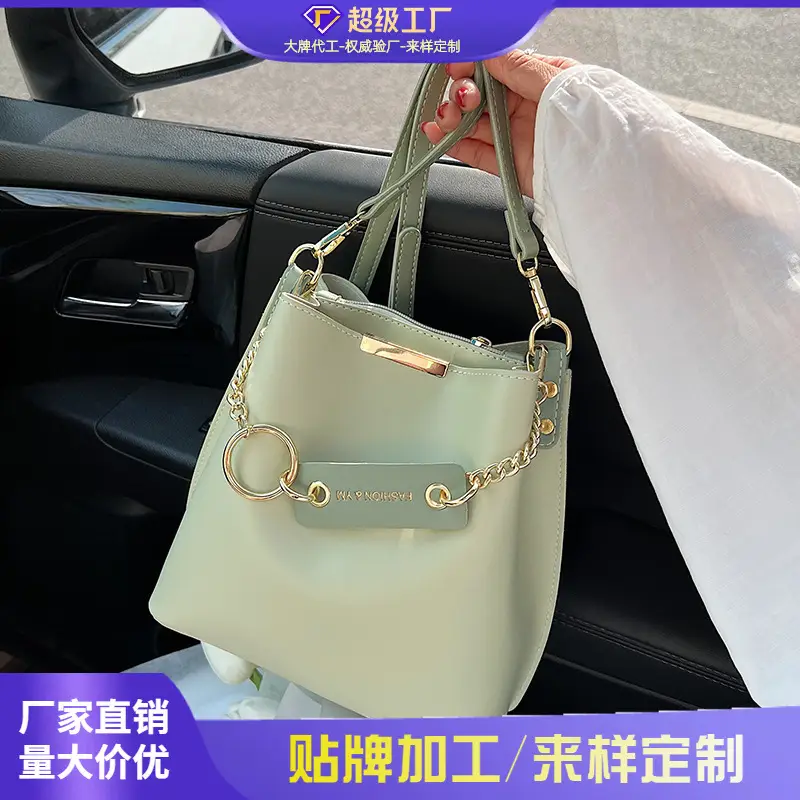 High-End Green Chain Shoulder Bag for Women - Image 4