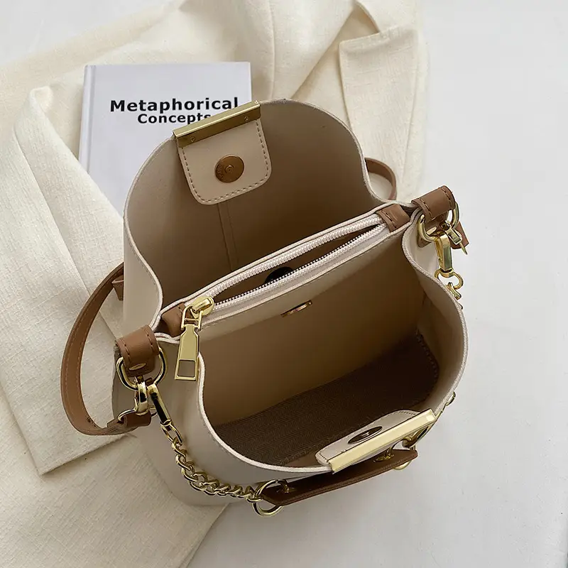 High-End Green Chain Shoulder Bag for Women - Image 5
