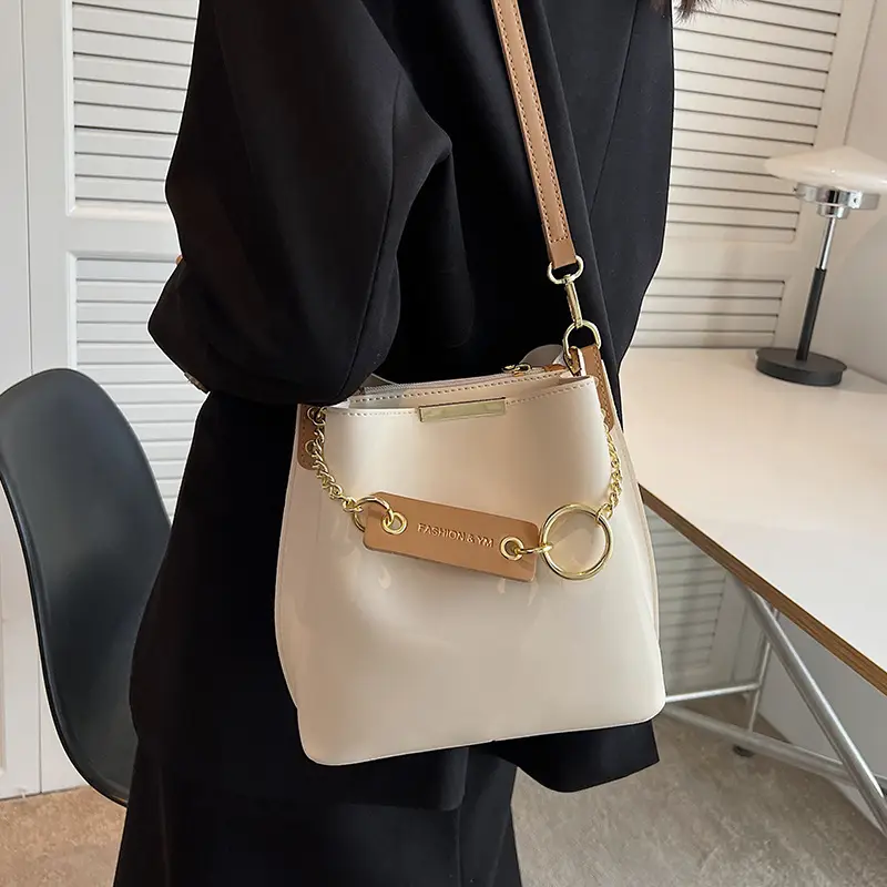 High-End Green Chain Shoulder Bag for Women - Image 7