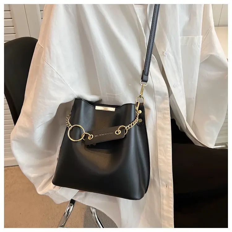 High-End Green Chain Shoulder Bag for Women — feature 17