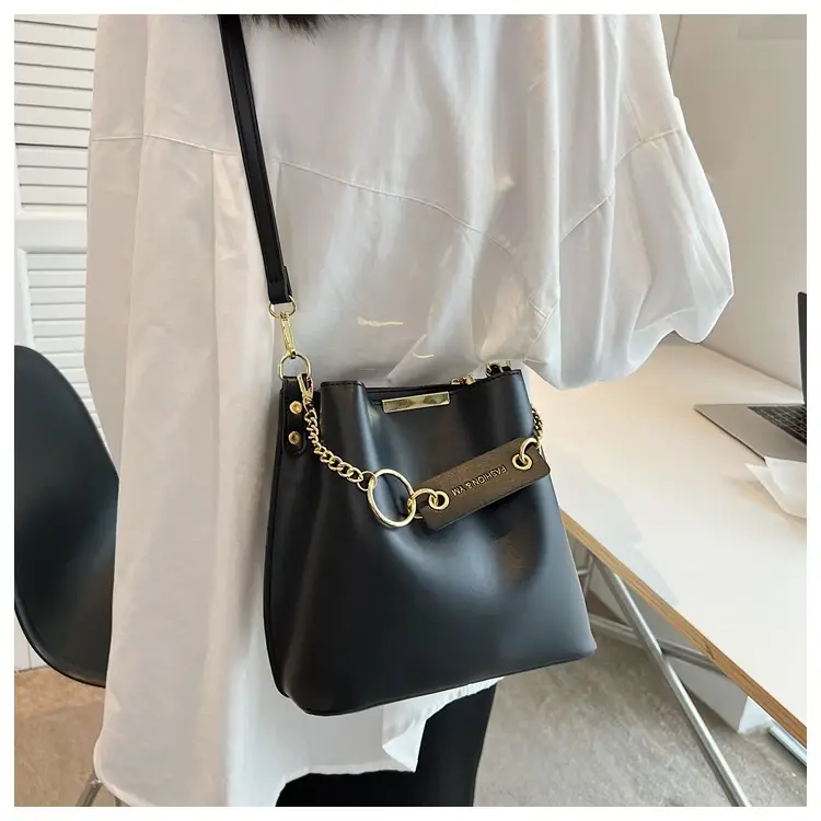High-End Green Chain Shoulder Bag for Women — feature 18