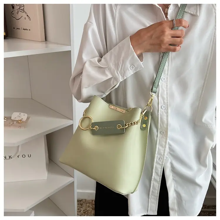 High-End Green Chain Shoulder Bag for Women — feature 19