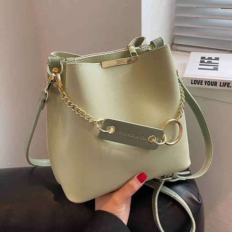 High-End Green Chain Shoulder Bag for Women - Image 3