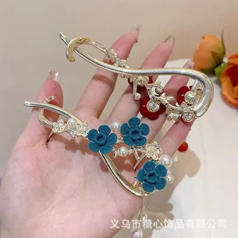 Blue Rose Twisted Hairpin with Tassel & Pearl — feature 15