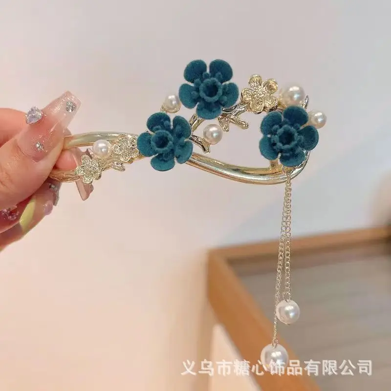 Blue Rose Twisted Hairpin with Tassel & Pearl — feature 4