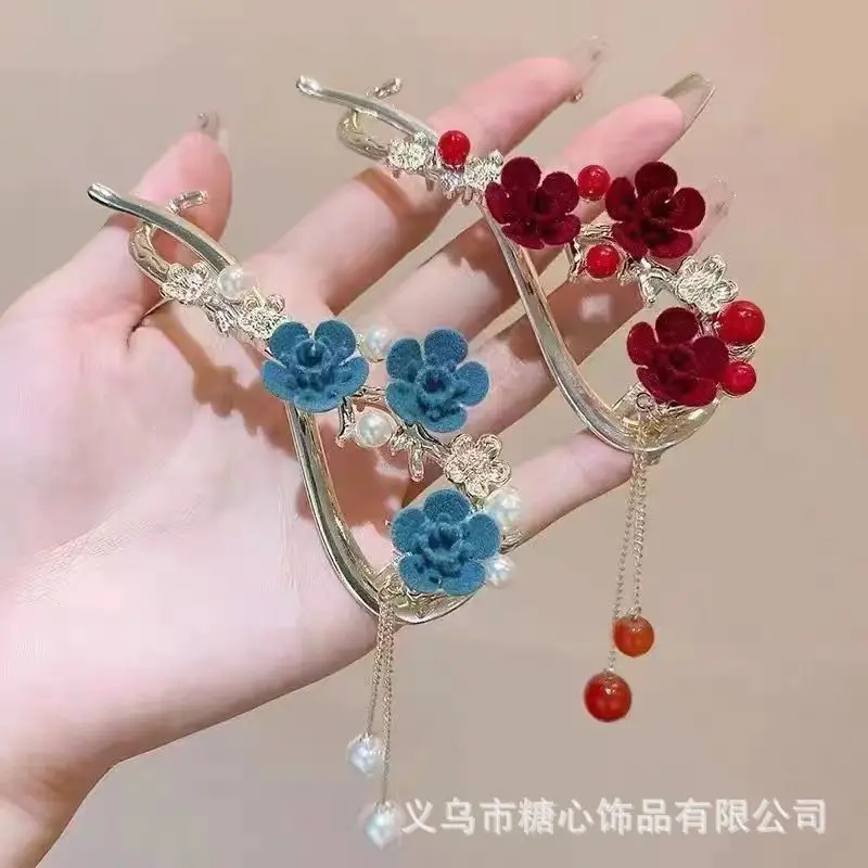 Blue Rose Twisted Hairpin with Tassel & Pearl — feature 7