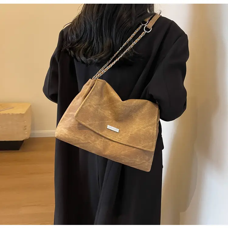 Beige Vintage Chain Shoulder Bag for Women 2026 — feature 21