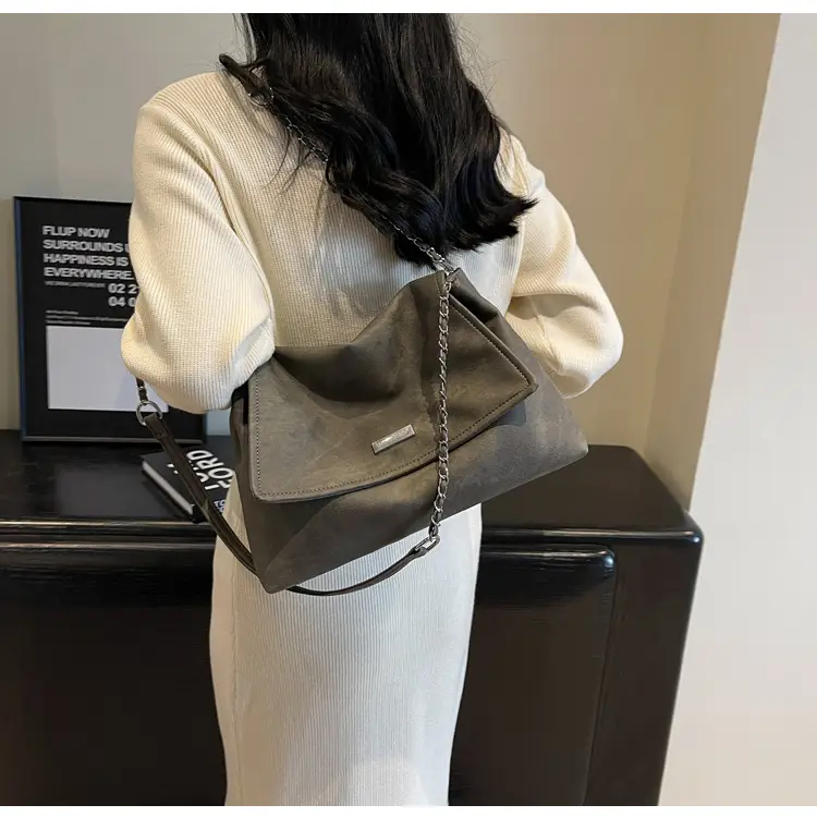 Beige Vintage Chain Shoulder Bag for Women 2026 — feature 24