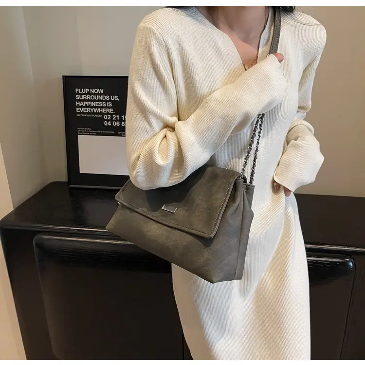 Beige Vintage Chain Shoulder Bag for Women 2026 — feature 25
