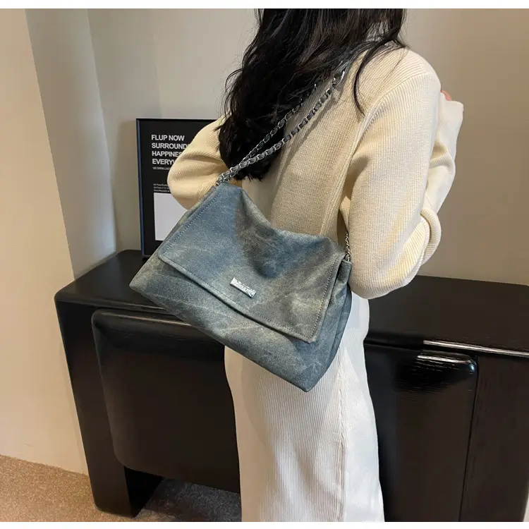 Beige Vintage Chain Shoulder Bag for Women 2026 — feature 27