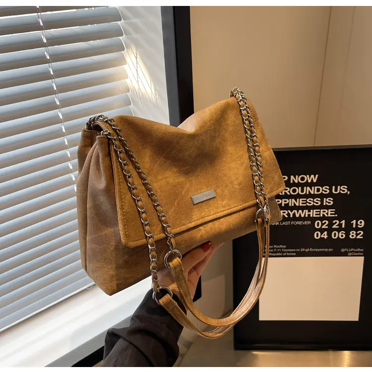 Beige Vintage Chain Shoulder Bag for Women 2026 — feature 31