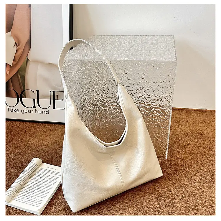 Women Large Capacity Shoulder Bag Silver Leather 2026 — feature 20