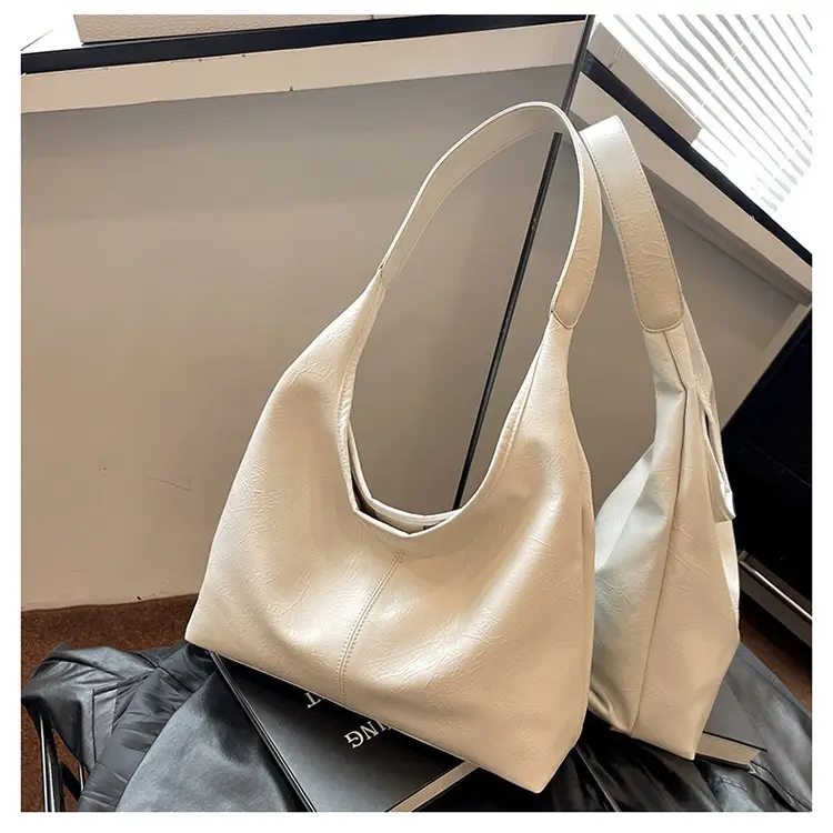 Women Large Capacity Shoulder Bag Silver Leather 2026 — feature 21