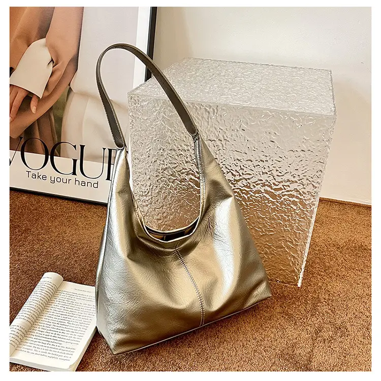 Women Large Capacity Shoulder Bag Silver Leather 2026 — feature 26