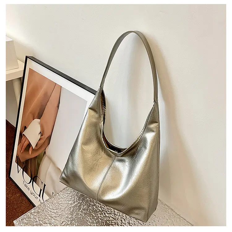 Women Large Capacity Shoulder Bag Silver Leather 2026 — feature 27
