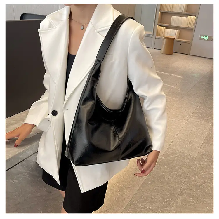 Women Large Capacity Shoulder Bag Silver Leather 2026 — feature 28