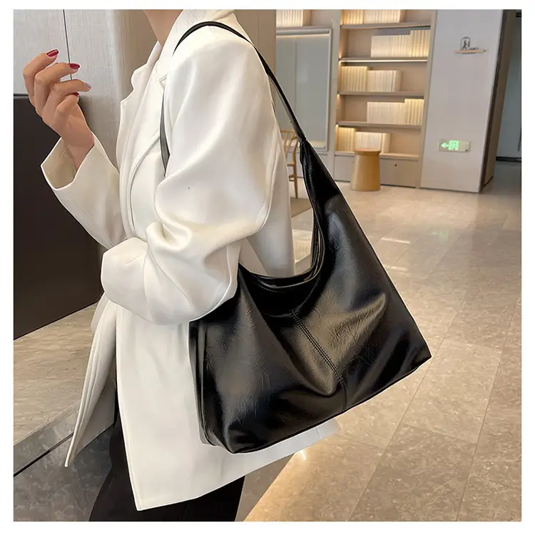 Women Large Capacity Shoulder Bag Silver Leather 2026 — feature 29