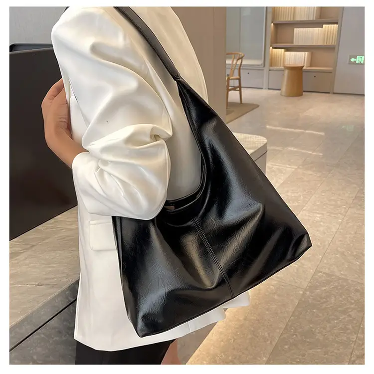 Women Large Capacity Shoulder Bag Silver Leather 2026 — feature 30