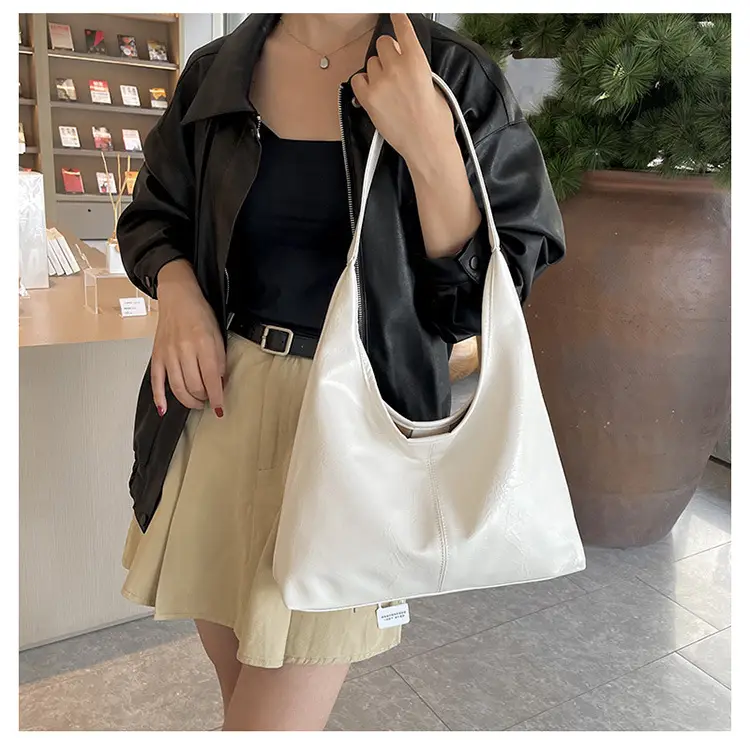Women Large Capacity Shoulder Bag Silver Leather 2026 — feature 31