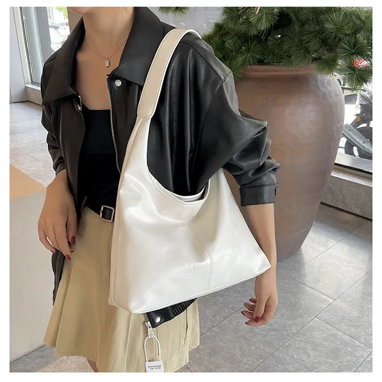 Women Large Capacity Shoulder Bag Silver Leather 2026 — feature 32
