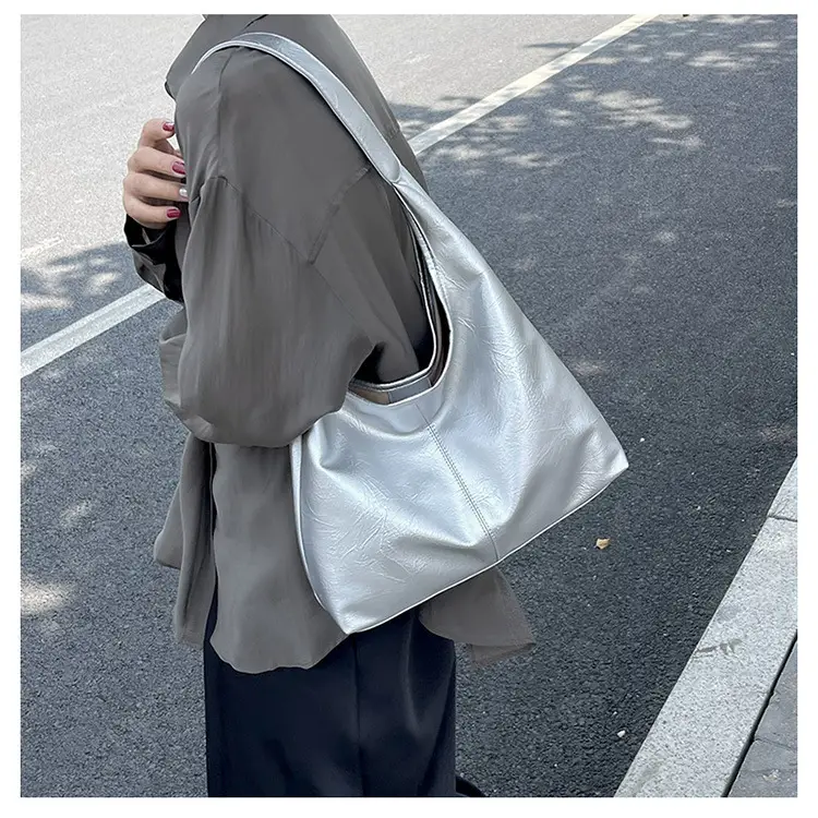 Women Large Capacity Shoulder Bag Silver Leather 2026 — feature 37