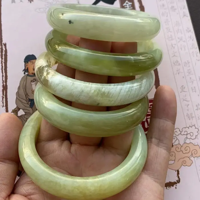 Xiuyan Jade Ice-Type Bracelet for Women