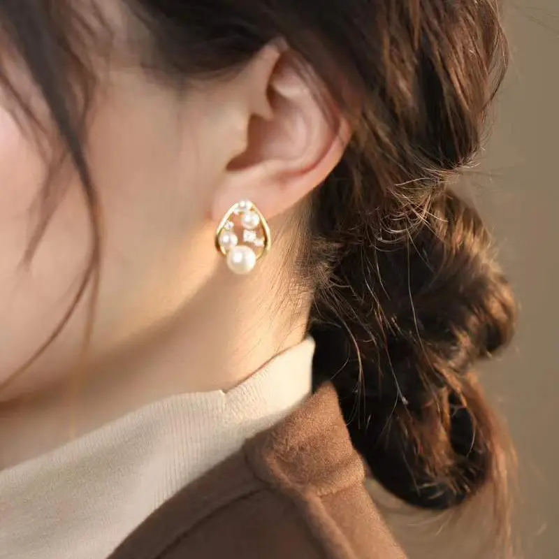 Elegant Pearl Earrings with Copper & Zircon Design — feature 4