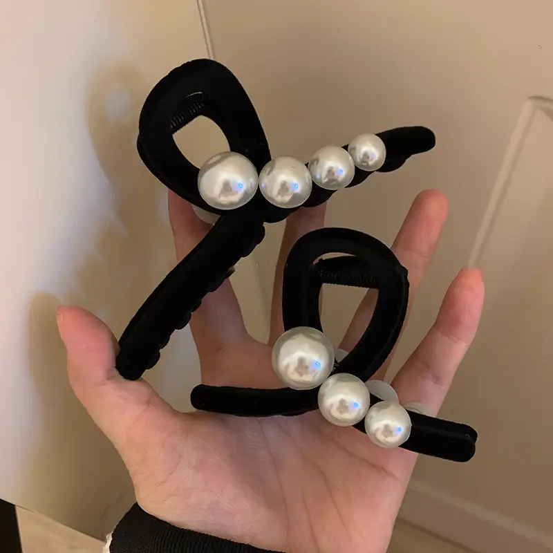 Black Velvet Pearl Clip Retro Chanel Style 2023 - Image 3