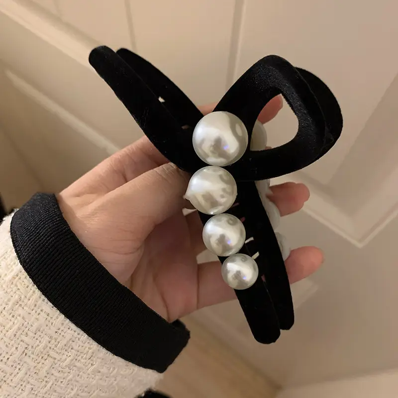 Black Velvet Pearl Clip Retro Chanel Style 2023 - Image 2