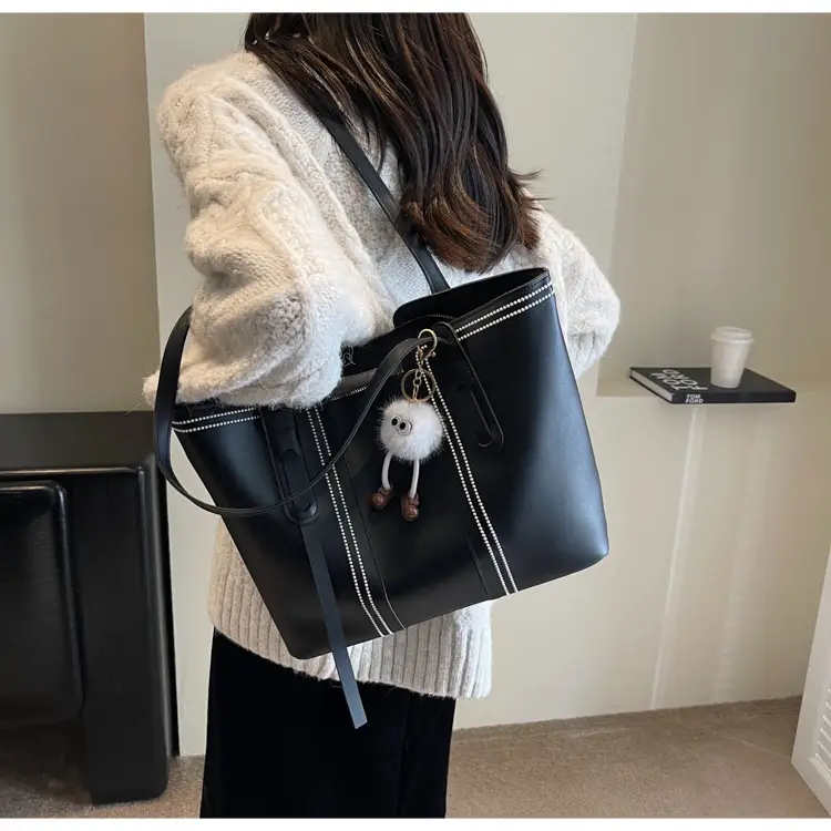 Black Women's Large Tote Bag with Keychain — feature 18