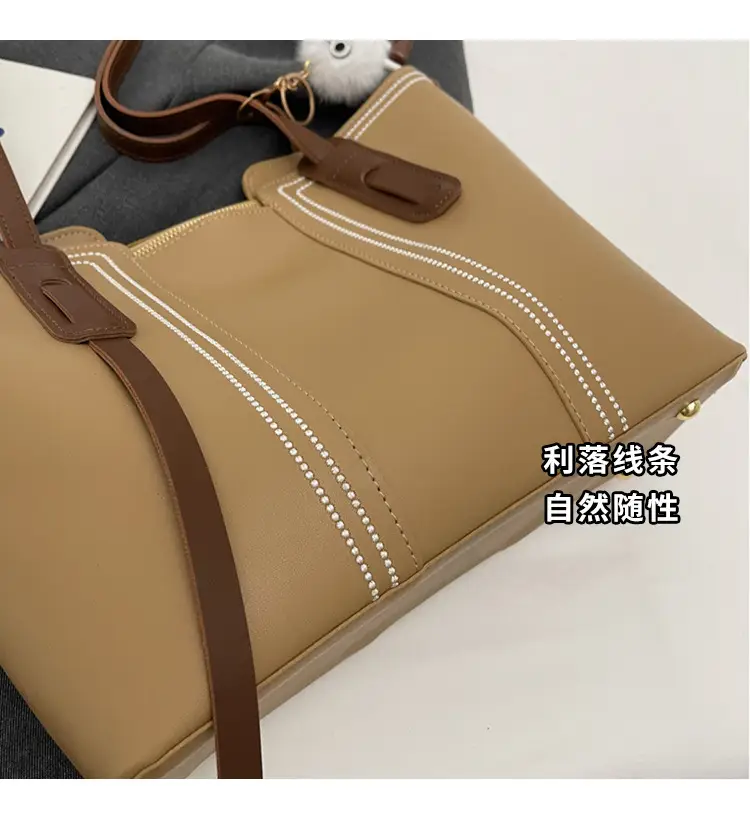 Black Women's Large Tote Bag with Keychain — feature 4