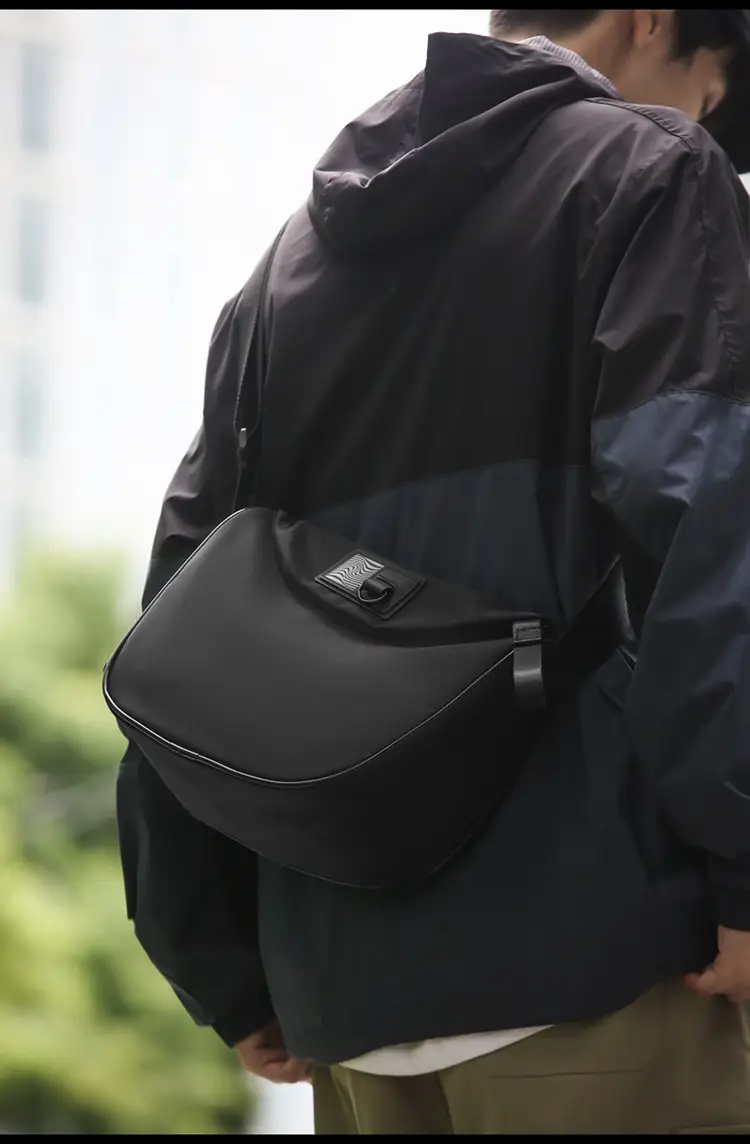 Black Messenger Bag for Men Women Commute Sports Functional — feature 10