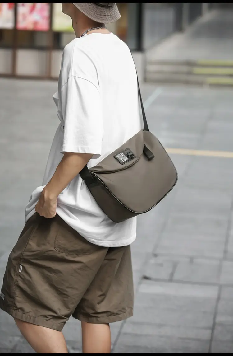 Black Messenger Bag for Men Women Commute Sports Functional — feature 13