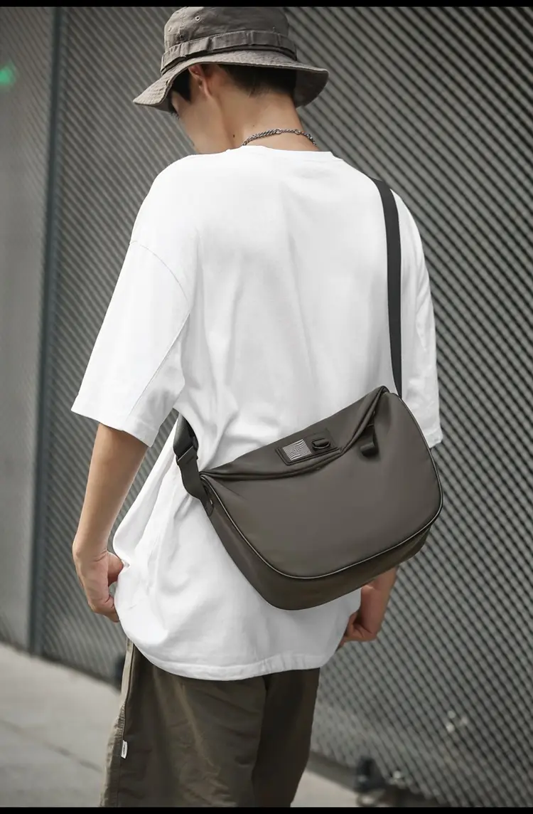 Black Messenger Bag for Men Women Commute Sports Functional — feature 14