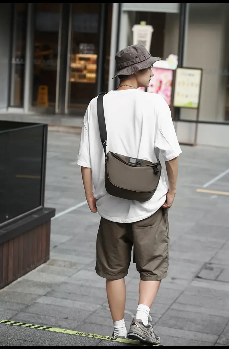 Black Messenger Bag for Men Women Commute Sports Functional — feature 16