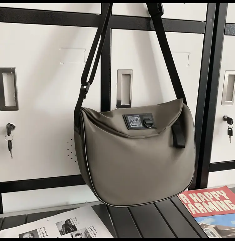 Black Messenger Bag for Men Women Commute Sports Functional — feature 17