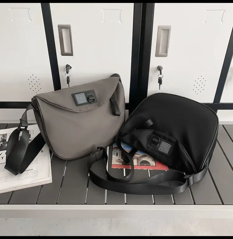 Black Messenger Bag for Men Women Commute Sports Functional — feature 21