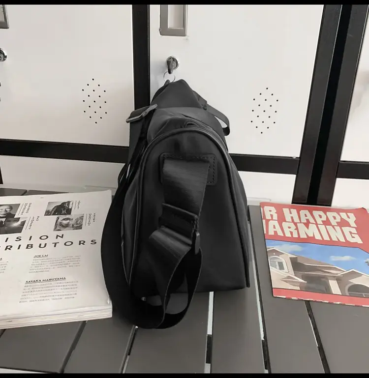 Black Messenger Bag for Men Women Commute Sports Functional — feature 22
