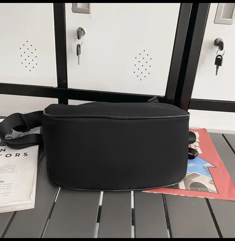 Black Messenger Bag for Men Women Commute Sports Functional — feature 24