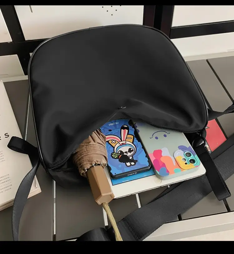 Black Messenger Bag for Men Women Commute Sports Functional — feature 30