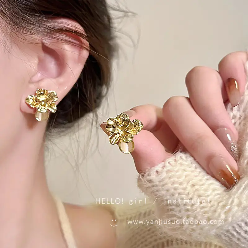 S925 Silver Heart Stud Earrings for Women - Image 17