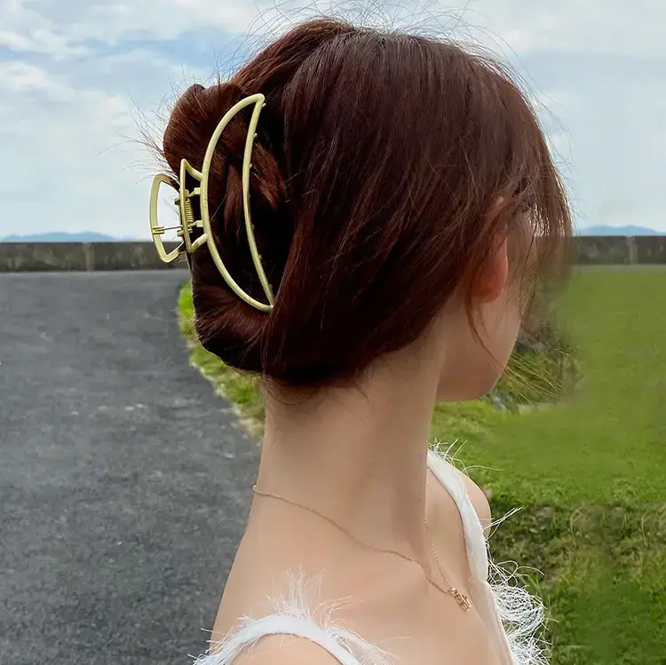 Korean Style Pearl Hair Clip for Updo and Back Head Shark — feature 11