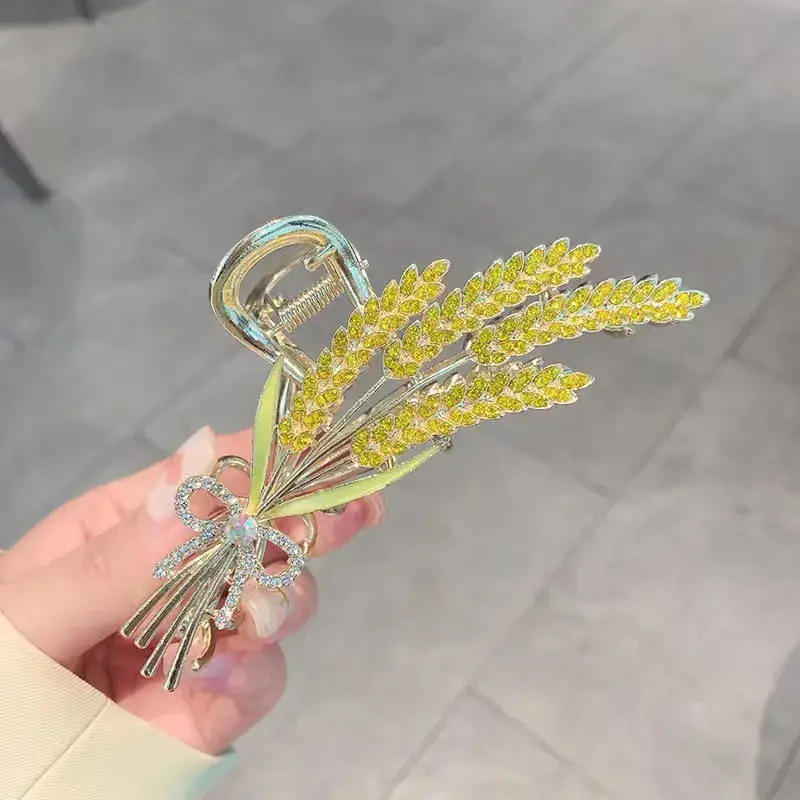 Wheat ear rhinestone shark clip