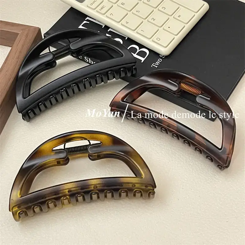 French Style Hollow Semi-Circle Hair Clip 2023 - Image 4