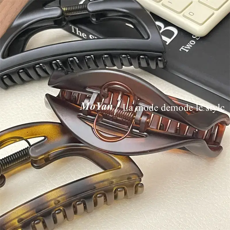 French Style Hollow Semi-Circle Hair Clip 2023 — feature 11