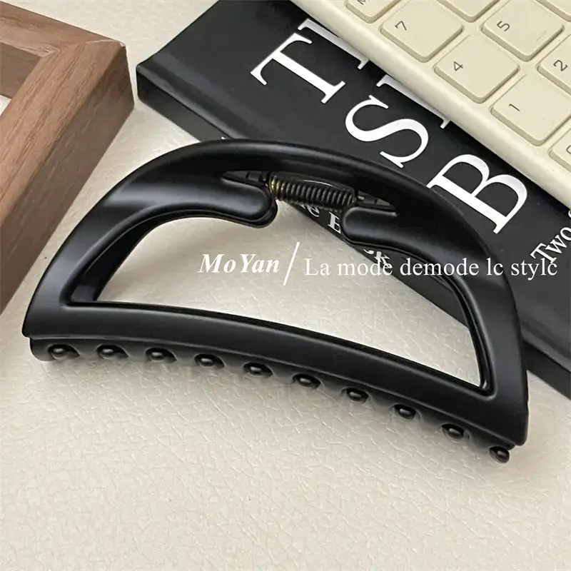 French Style Hollow Semi-Circle Hair Clip 2023 — feature 16
