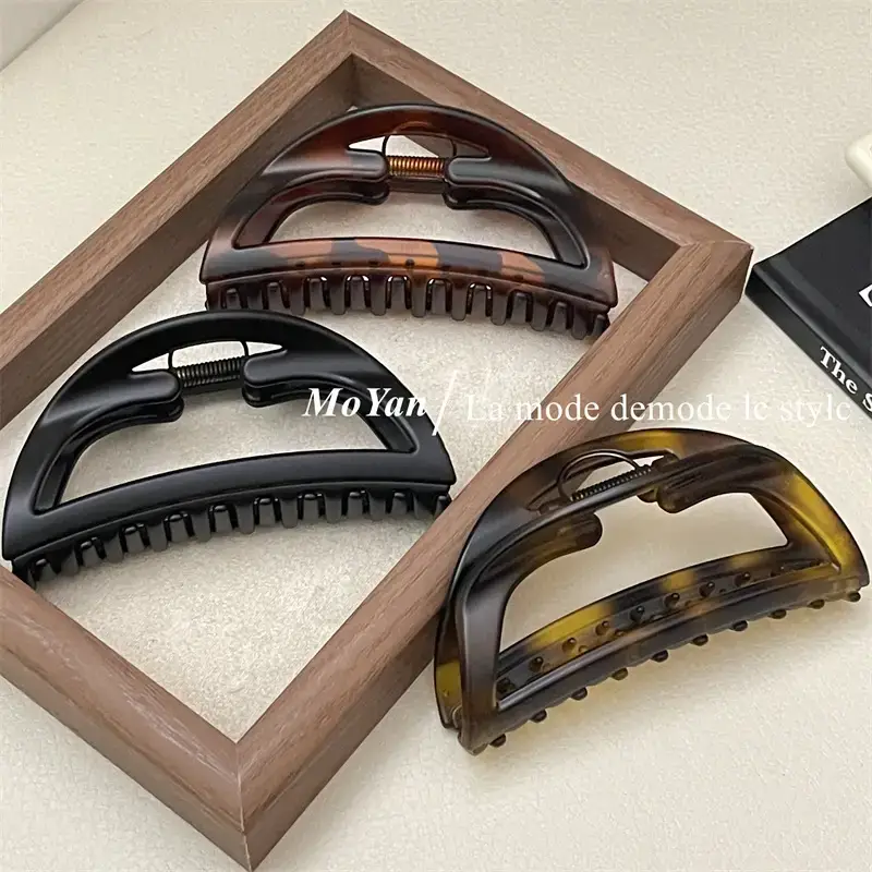 French Style Hollow Semi-Circle Hair Clip 2023 — feature 4