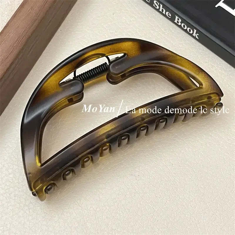 French Style Hollow Semi-Circle Hair Clip 2023 — feature 5