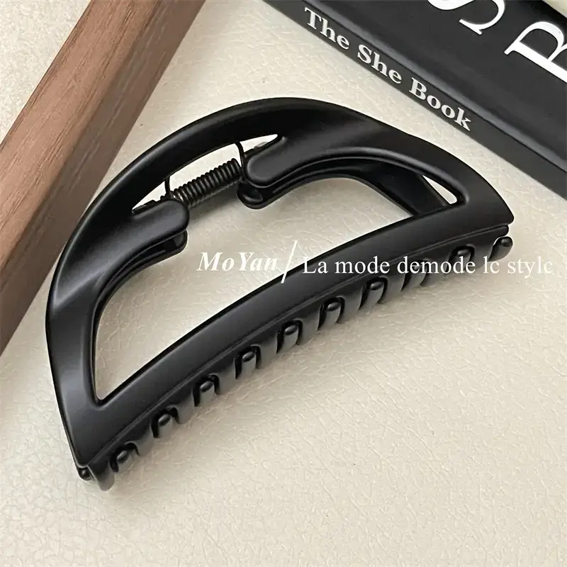 French Style Hollow Semi-Circle Hair Clip 2023 - Image 2