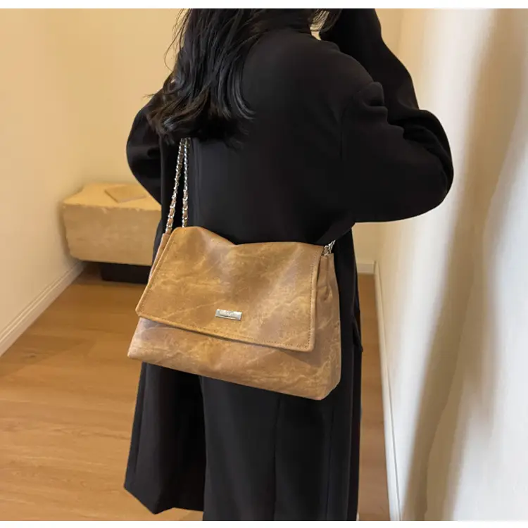 Retro Chain Shoulder Bag Women 2023 Winter — feature 10